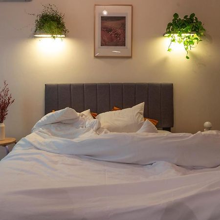 Tranquility Downtown Athens Apartamento Exterior foto